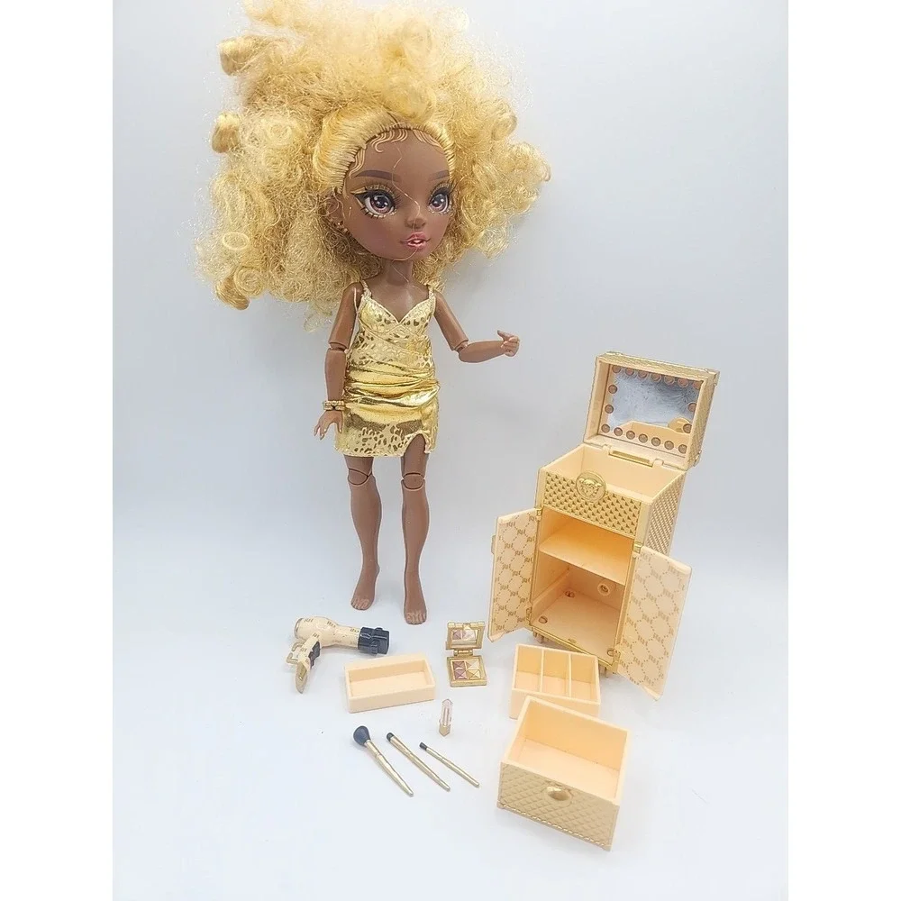 Rainbow High Meline Luxe Doll Rainbow Vision Gold Dress & Vanity Trunk Set